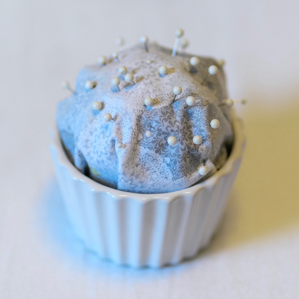 Upcycled pincushion! Perfect handmade gift for that person who sews or c…